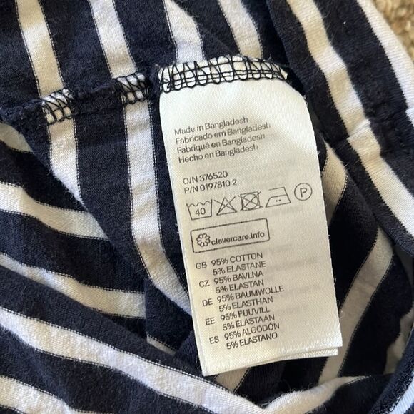 🌼3/$15🌼 Navy & White Striped Tee - Picture 5 of 7
